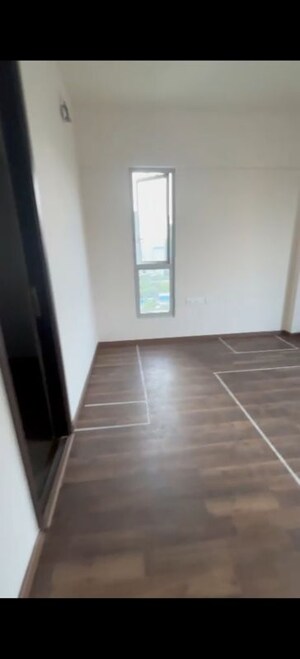Room in 2 BHK Apartment at Piramal Vaikunth, Balkum Pada – for Sale