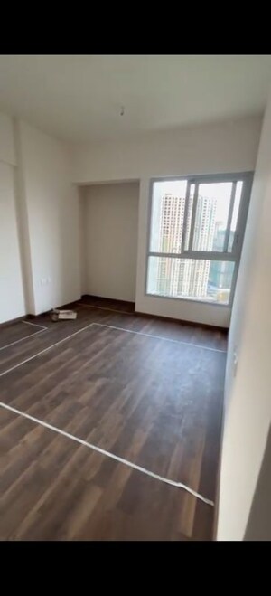 Room in 2 BHK Apartment at Piramal Vaikunth, Balkum Pada – for Sale