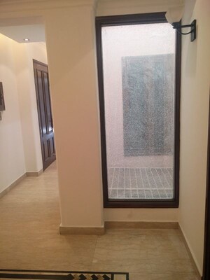 Room in 2 BHK Apartment at Dlf Phase I – for Rent