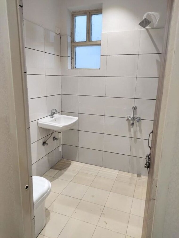 Bathroom, amolik-sankalp 3 Bedroom 650 Sq.Ft. Apartment In Sector 85 Faridabad 10397295