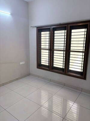 Room in 3 BHK Apartment at Indiranagar – for Rent