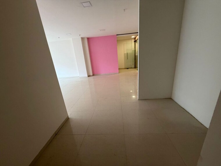 Room, puranik-grand-central Commercial Showroom 4000 Sq.Ft. In Vartak Nagar Thane 10397231