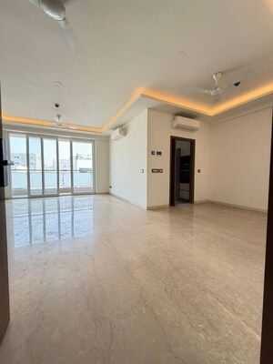 Room in 3 BHK Apartment at DLF Exclusive Floors, Sector 53 – for Sale