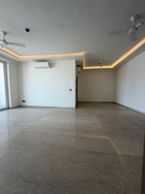 Room in 3 BHK Apartment at DLF Exclusive Floors, Sector 53 – for Sale