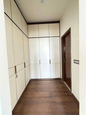 Building Lobby in 3 BHK Apartment at DLF Exclusive Floors, Sector 53 – for Sale