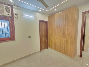 Room in 3 BHK Builder Floor at Saket – for Rent