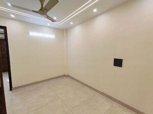 Room in 3 BHK Builder Floor at Saket – for Rent