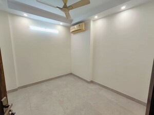 Room in 3 BHK Builder Floor at Saket – for Rent