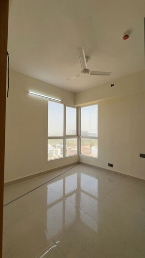 Room in 2 BHK Apartment at Signature Global City 63A, Sector 63a – for Rent