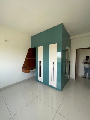 Room in 3 BHK Apartment at Meridian Park At The Prestige City, Sarjapur Road – for Rent