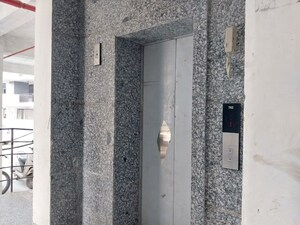 Building Lobby in 2 BHK Builder Floor at Amolik Aster Woods, Sector 98 – for Sale