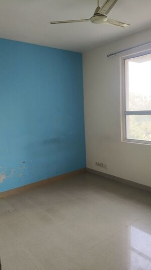 Room in 2 BHK Apartment at Piyush Heights, Sector 89 – for Rent