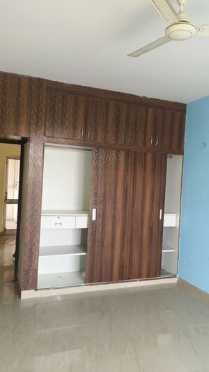 Room in 2 BHK Apartment at Piyush Heights, Sector 89 – for Rent