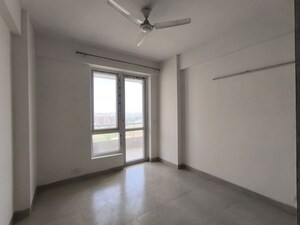 Room in 3 BHK Apartment at Indiabulls Centrum Park, Sector 103 – for Sale