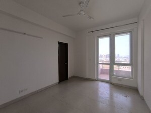 Room in 3 BHK Apartment at Indiabulls Centrum Park, Sector 103 – for Sale