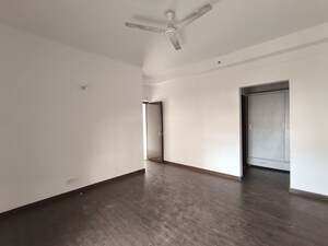 Room in 3 BHK Apartment at Indiabulls Centrum Park, Sector 103 – for Sale
