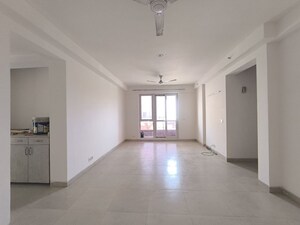 Room in 3 BHK Apartment at Indiabulls Centrum Park, Sector 103 – for Sale