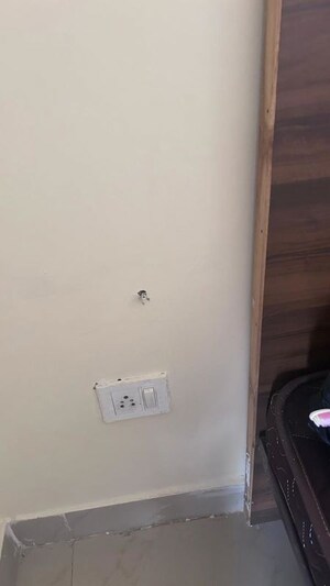 Furnished Amenities in 3 BHK Apartment at Aims Golf City, Sector 75 – for Rent