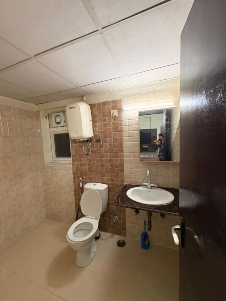 Bathroom, amrapali-silicon-city 3 Bedroom 1835 Sq.Ft. Apartment In Sector 76 Noida 10397563