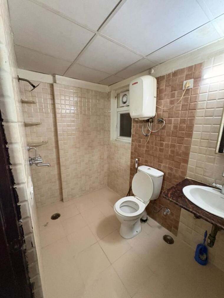 Bathroom, amrapali-silicon-city 3 Bedroom 1835 Sq.Ft. Apartment In Sector 76 Noida 10397563