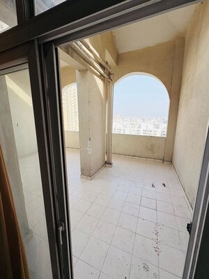 Bathroom in 3 BHK Apartment at Amrapali Silicon City, Sector 76 – for Rent