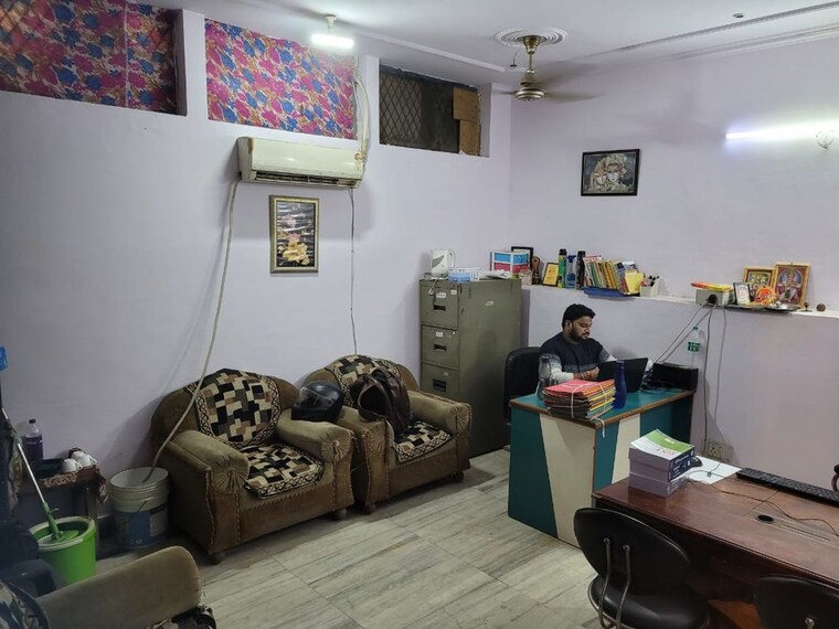 Living Room, sector 49 3 Bedroom 250 Sq.Ft. Builder Floor In Sector 49 Noida 10397582