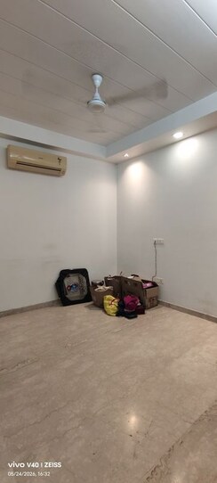 3 BHK + Servant Room Builder Floor For Rent in Uday Park