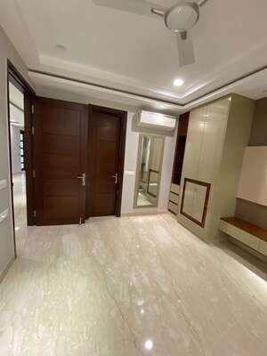 Room in 4 BHK Builder Floor at Janakpuri – for Sale
