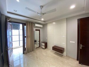 Room in 4 BHK Builder Floor at Janakpuri – for Sale