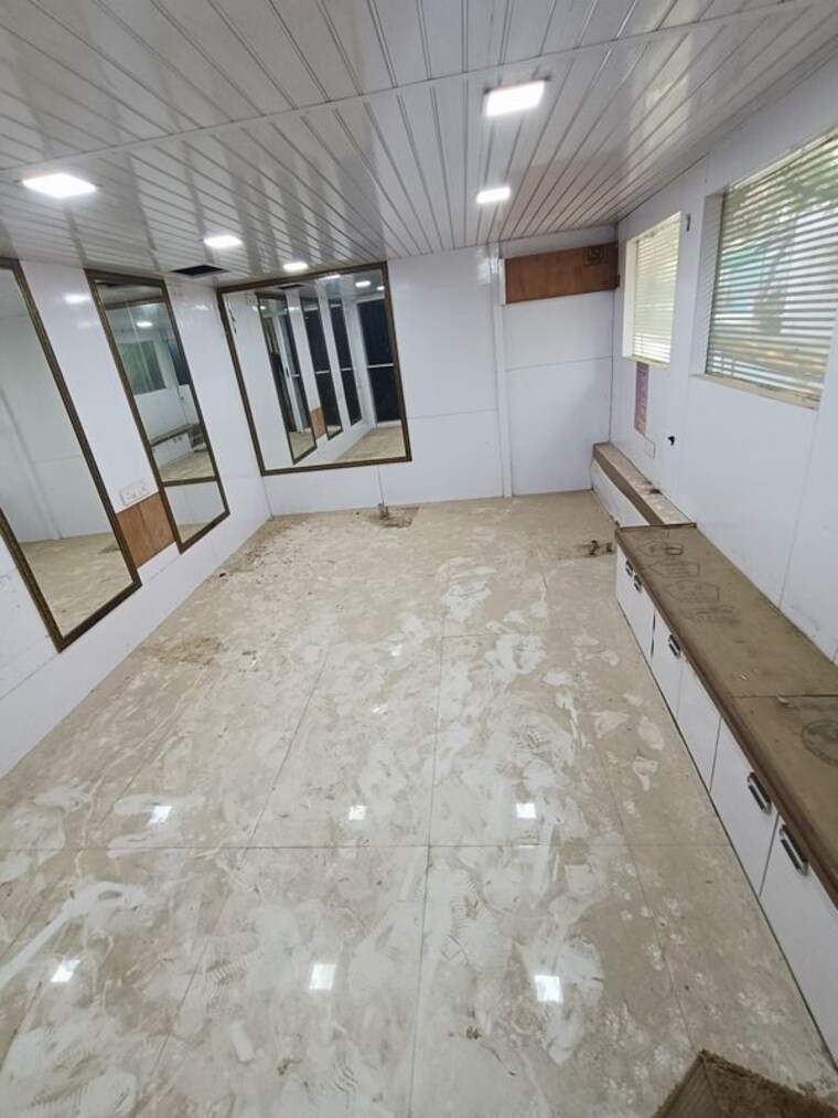 Balcony, aaram-nagar-chs Commercial Office Space 3500 Sq.Ft. In Versova Mumbai 10397608
