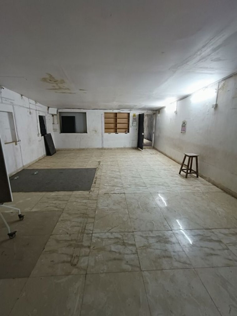 Room, aaram-nagar-chs Commercial Office Space 3500 Sq.Ft. In Versova Mumbai 10397608