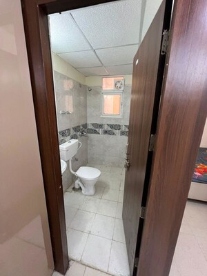 Bathroom in 2.5 BHK Builder Floor at Smart World Orchard, Sector 61 – for Rent