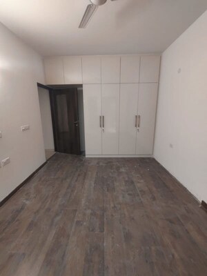 Room in 4 BHK Builder Floor at DLF Garden City Independent Floors, Sector 92 – for Rent