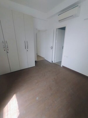 Room in 3 BHK Apartment at Mapsko Mount Ville, Sector 79 – for Rent