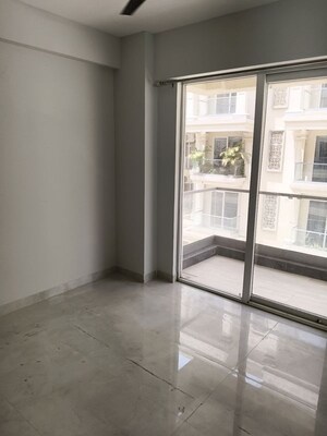 Room in 3 BHK Apartment at Signature Global City, Sector 37d – for Rent
