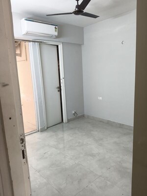 Room in 3 BHK Apartment at Signature Global City, Sector 37d – for Rent