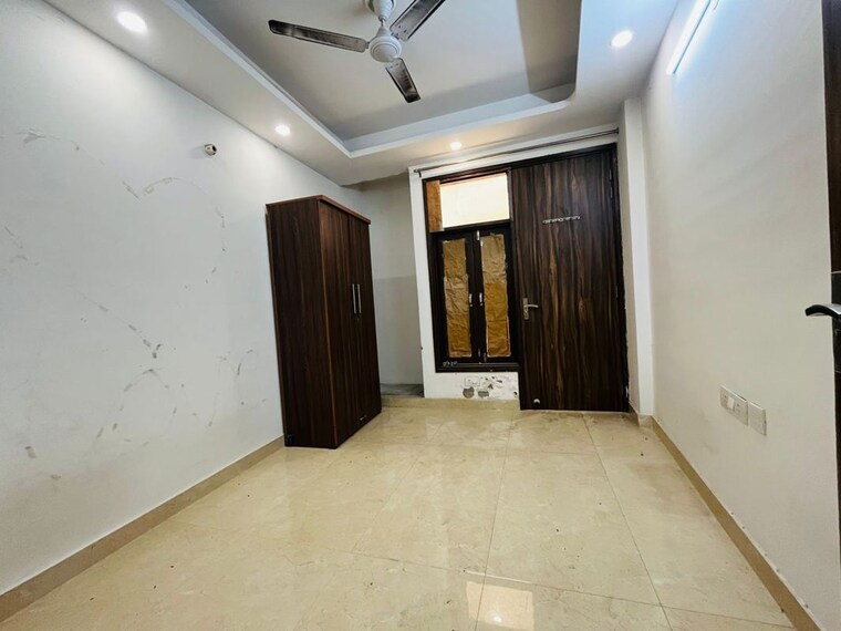 Room, green fields colony 4 Bedroom 450 Sq.Yd. Builder Floor In Green Fields Colony Faridabad 10397681