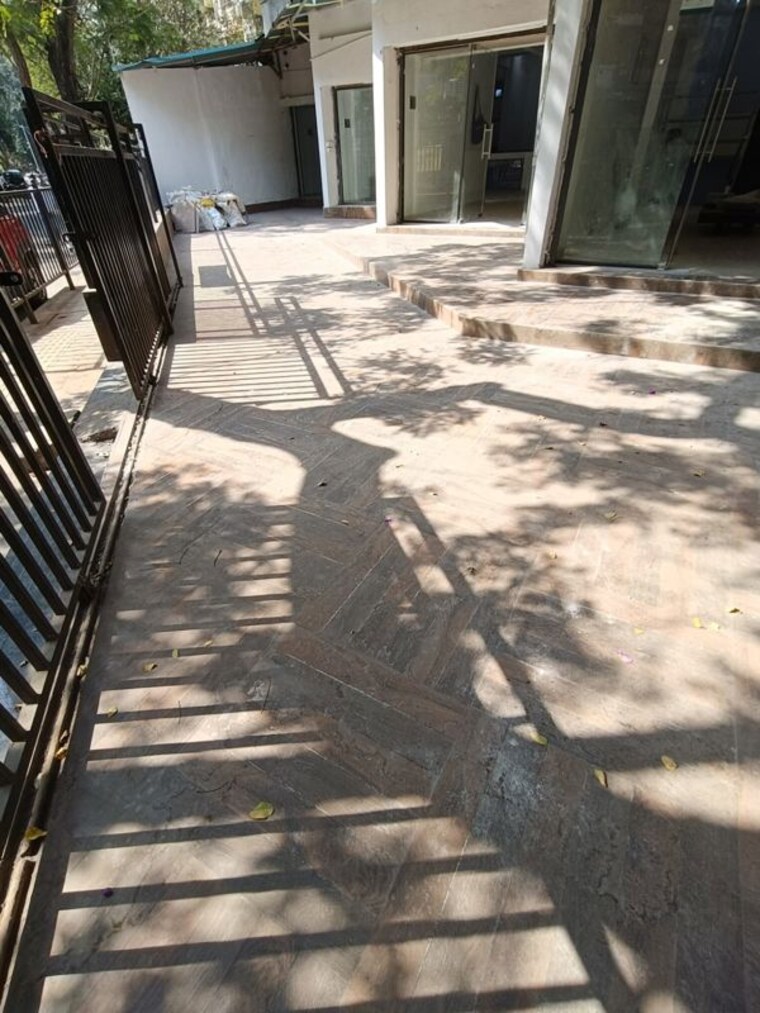  Parking, kabra-metro-one Commercial Warehouse 4000 Sq.Yd. In Andheri West Mumbai 9853780