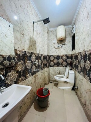 Team Area in 3 BHK Builder Floor at Green Fields Colony – for Rent