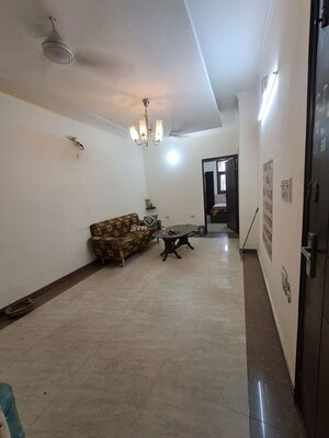 Room in 3 BHK Builder Floor at Green Fields Colony – for Rent