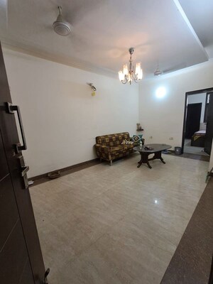 Room in 3 BHK Builder Floor at Green Fields Colony – for Rent