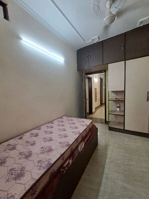 Room in 3 BHK Builder Floor at Green Fields Colony – for Rent