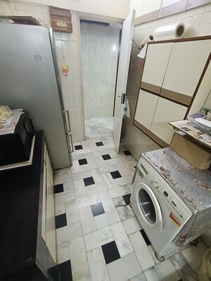 Team Area in 2 BHK Apartment at Chanchal Kalyan Complex, Yari Road – for Rent