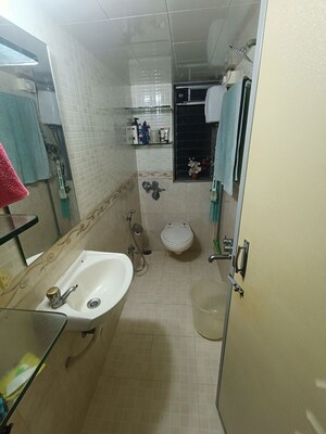 Bathroom in 2 BHK Apartment at Chanchal Kalyan Complex, Yari Road – for Rent