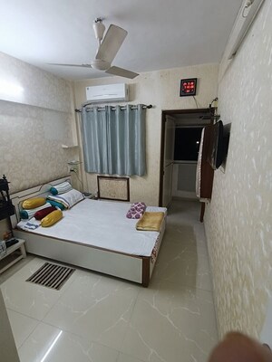 Team Area in 2 BHK Apartment at Chanchal Kalyan Complex, Yari Road – for Rent