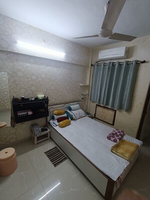 Team Area in 2 BHK Apartment at Chanchal Kalyan Complex, Yari Road – for Rent