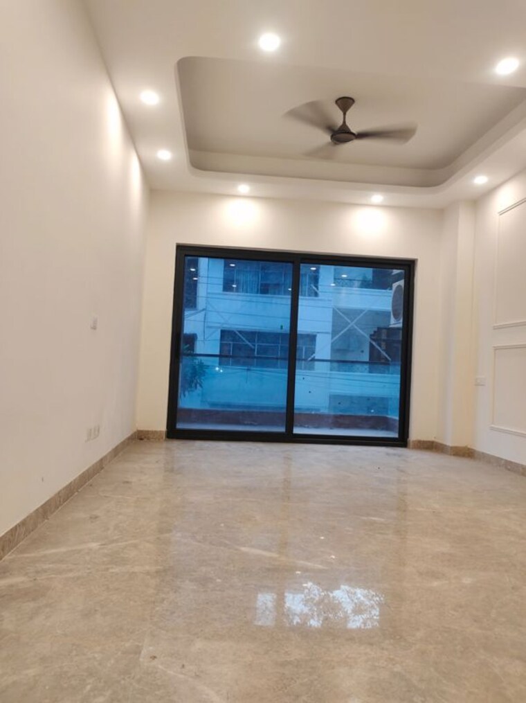 Room, east of kailash 3 Bedroom 1800 Sq.Ft. Builder Floor In East Of Kailash Delhi 10397698