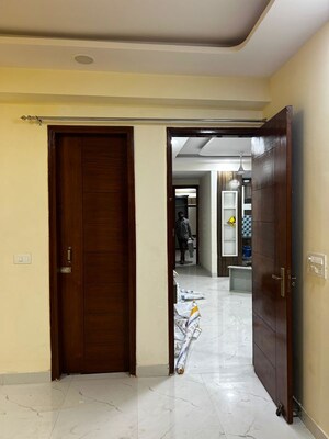 Building Lobby in 3 BHK Builder Floor at AVS Tower, Sector 73 – for Rent