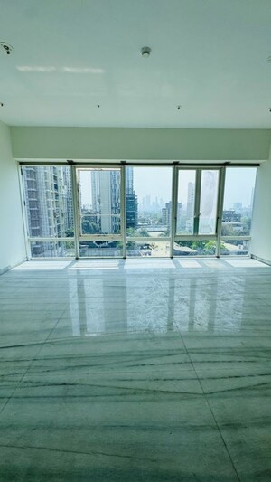 Room in 3 BHK Apartment at Indiabulls Blu, Worli – for Sale