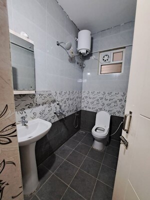 Team Area in 2 BHK Apartment at Hrbr Layout – for Rent